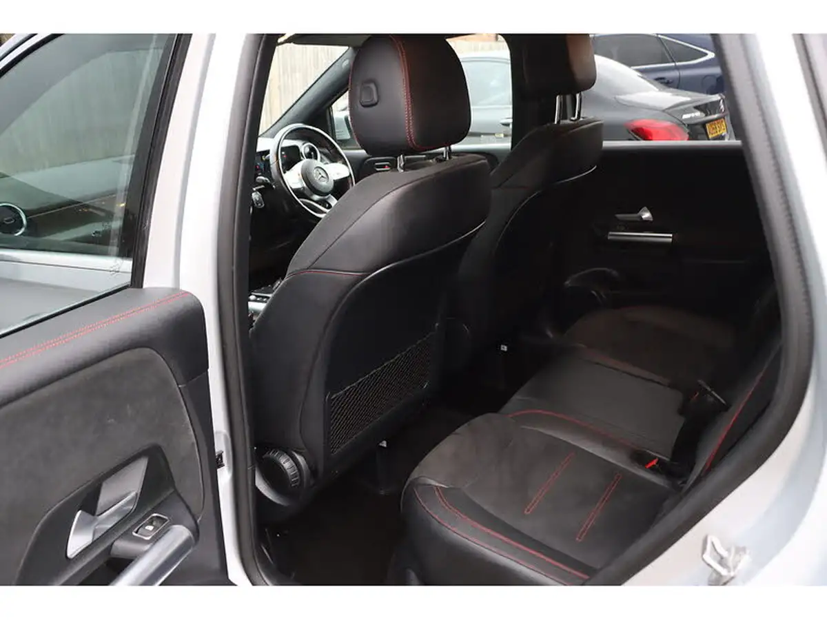 2021-mercedes-benz-b-class-13-b200-amg-line-executive-big-39