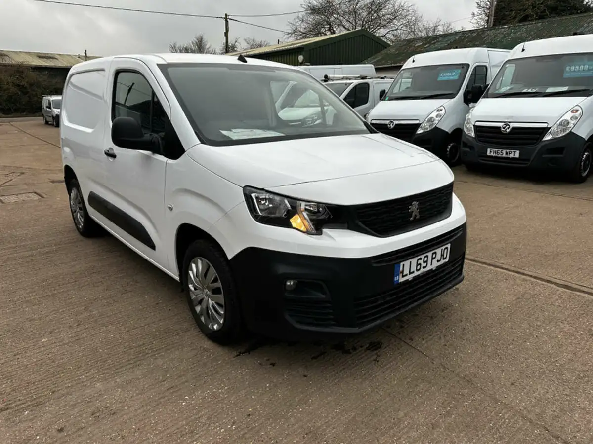 2019-peugeot-partner-15-bluehdi-1000-professional-100ps-eu6dt-panel-big-13