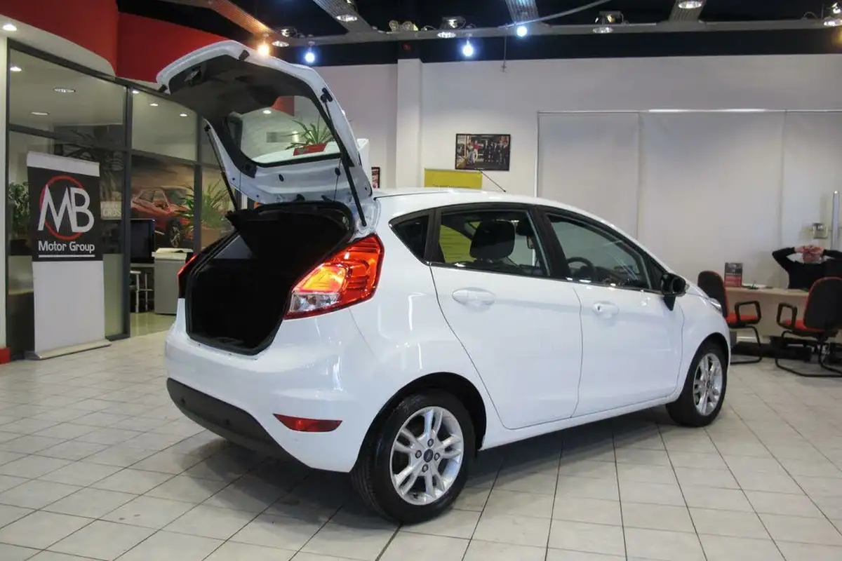 2016-ford-fiesta-16-zetec-5d-big-51