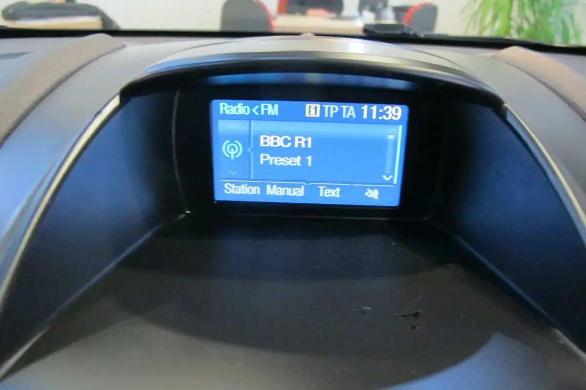 2016-ford-fiesta-16-zetec-5d-big-27
