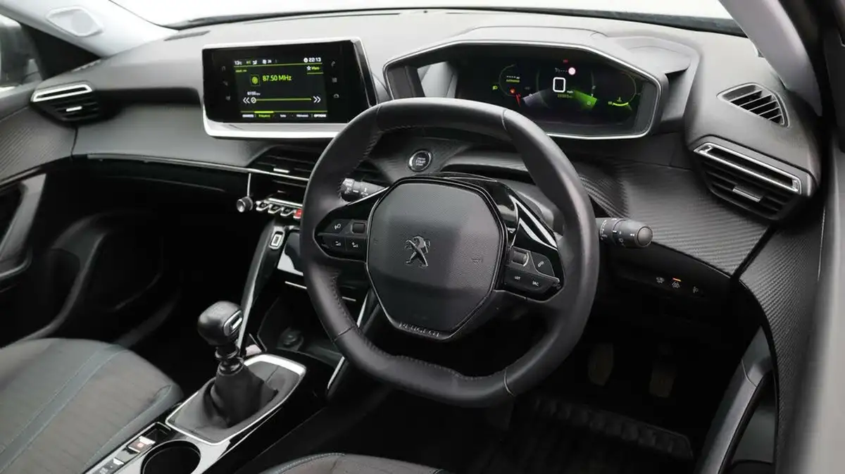 2021-peugeot-2008-suv-12-puretech-allure-premium-130bhp-big-9