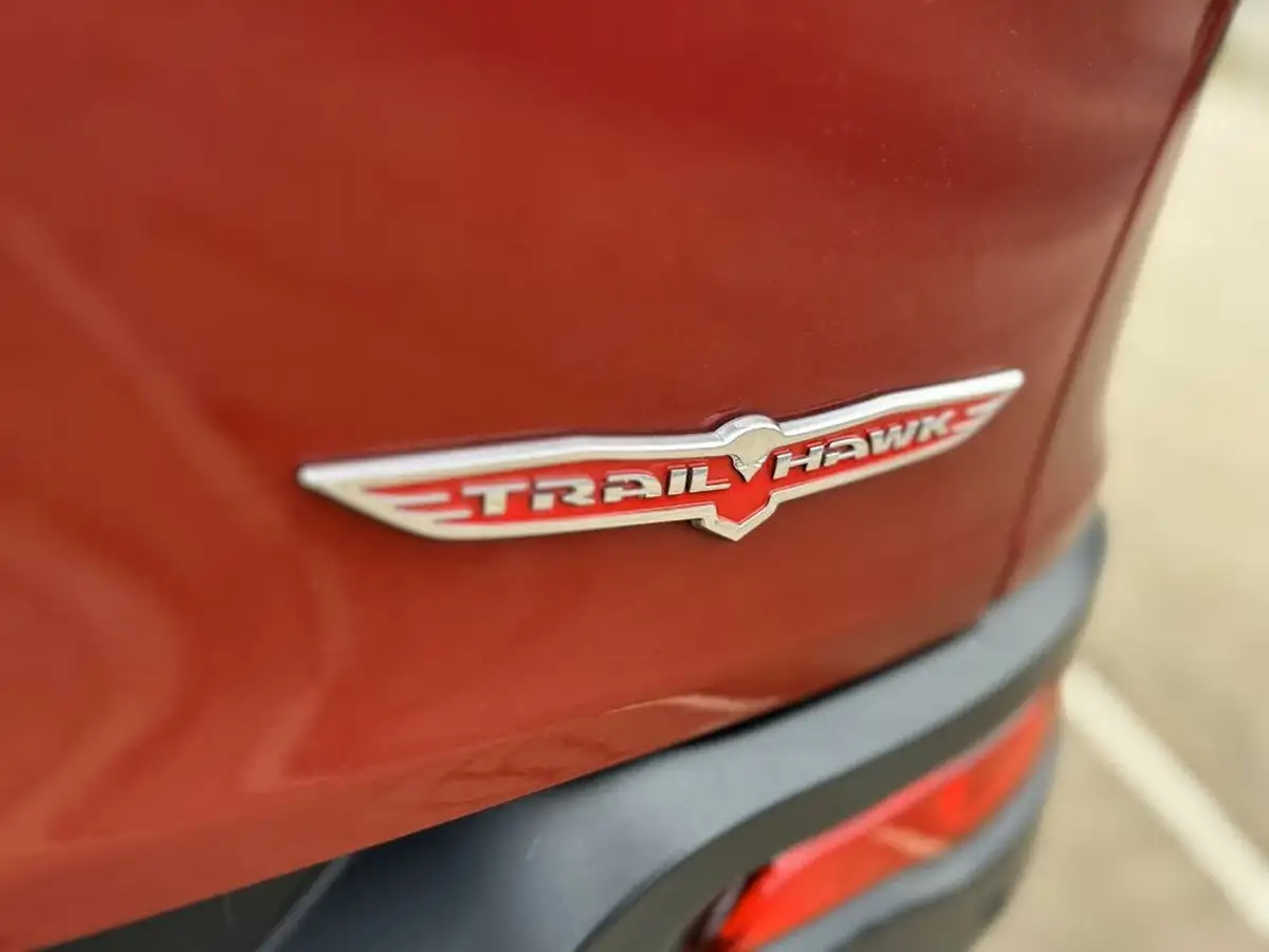 2015-jeep-cherokee-32-trailhawk-big-13
