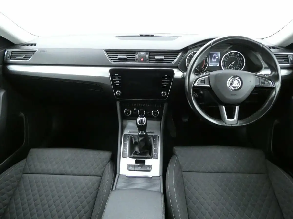 2019-skoda-superb-15-tsi-se-hatchback-big-16