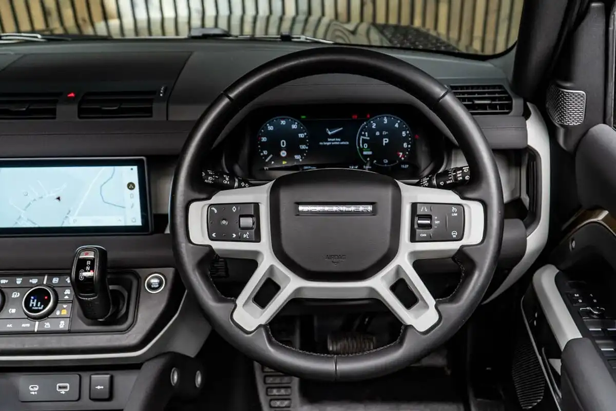2022-land-rover-110-defender-20-p400e-xs-edition-big-24