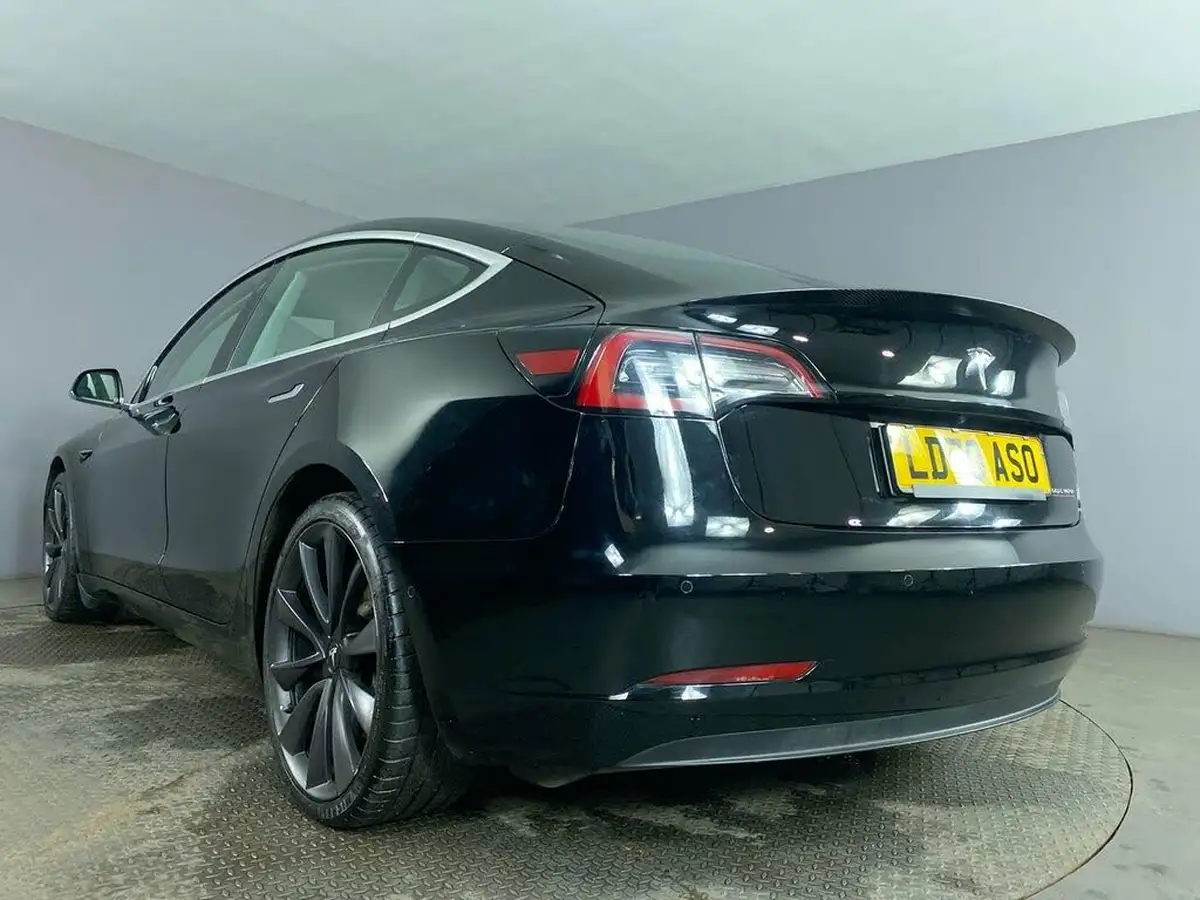 2020-tesla-model-3-e-performance-big-13
