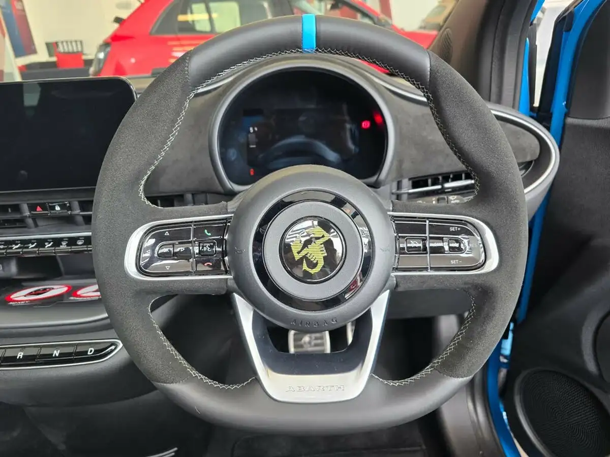 2024-abarth-500c-e-500e-turismo-big-9
