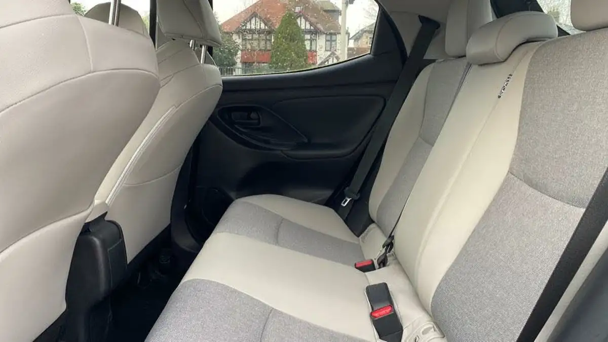 2022-toyota-yaris-cross-15-vvt-i-excel-city-packpan-roof-big-12