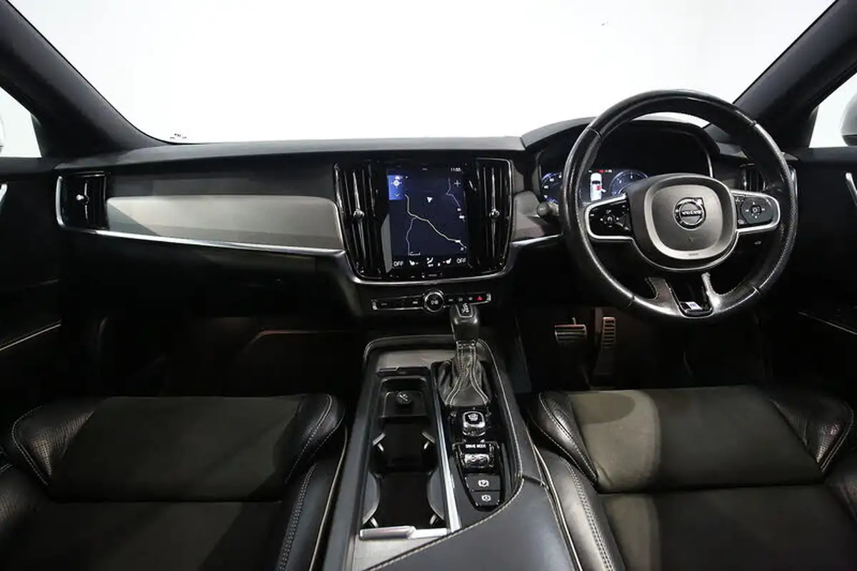 2018-volvo-s90-20td-d4-r-design-big-1