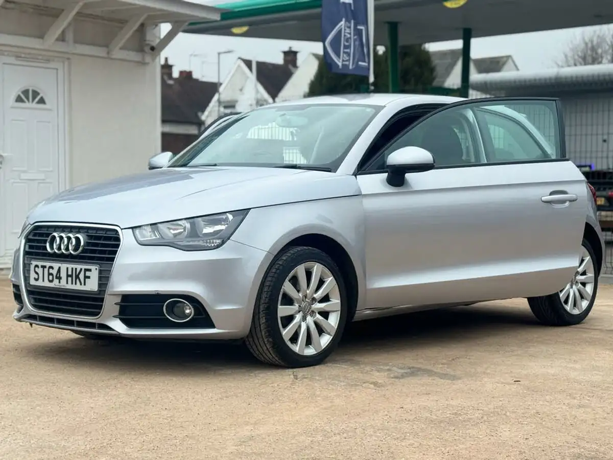 2014-audi-a1-16td-sport-hatchback-3d-big-10