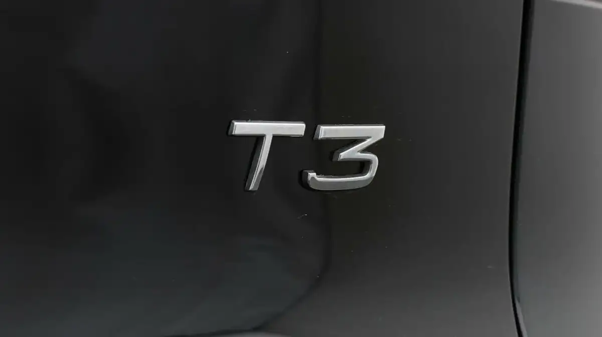 2021-volvo-xc40-15-t3-r-design-161bhp-big-22
