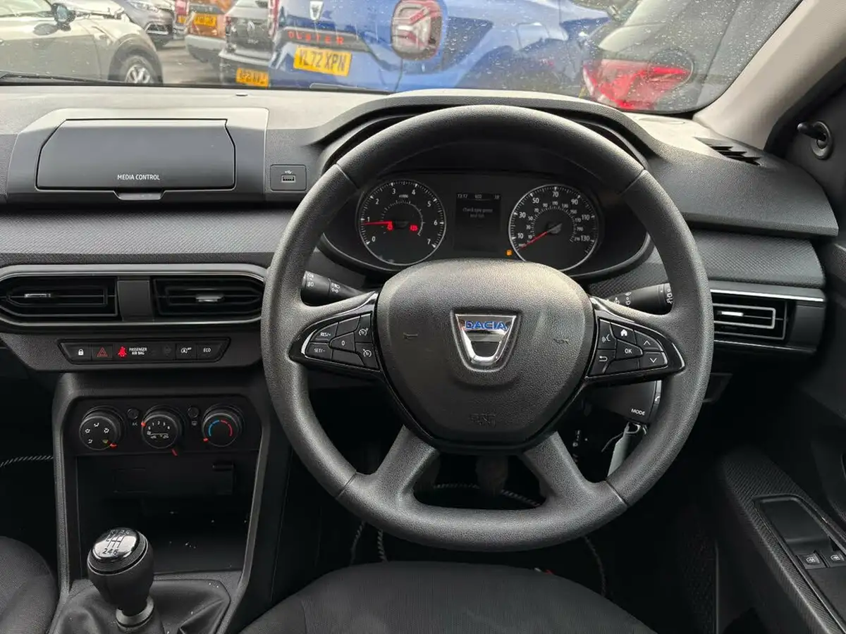 2022-dacia-jogger-10-tce-essential-big-17