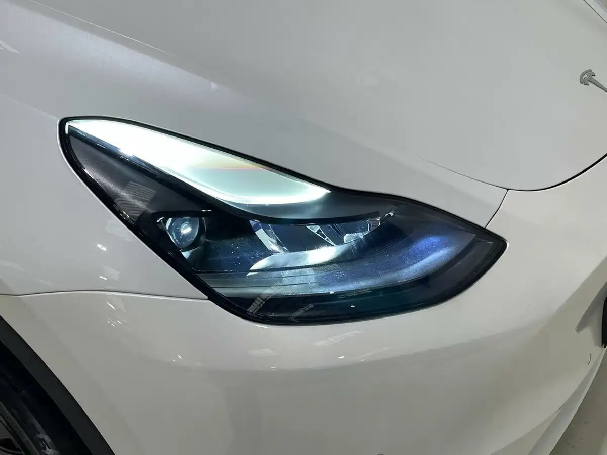 2022-tesla-model-y-e-long-range-big-5