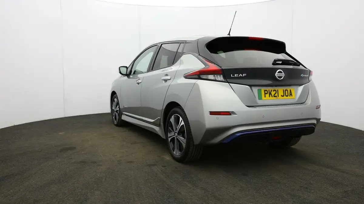 2021-nissan-leaf-e-tekna-big-35