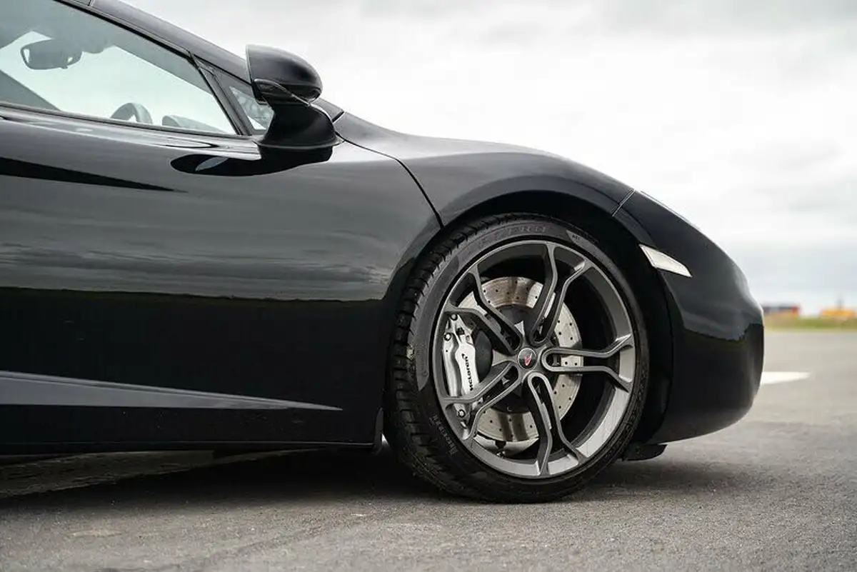 2012-mclaren-12c-38-592bhp-coupe-big-10