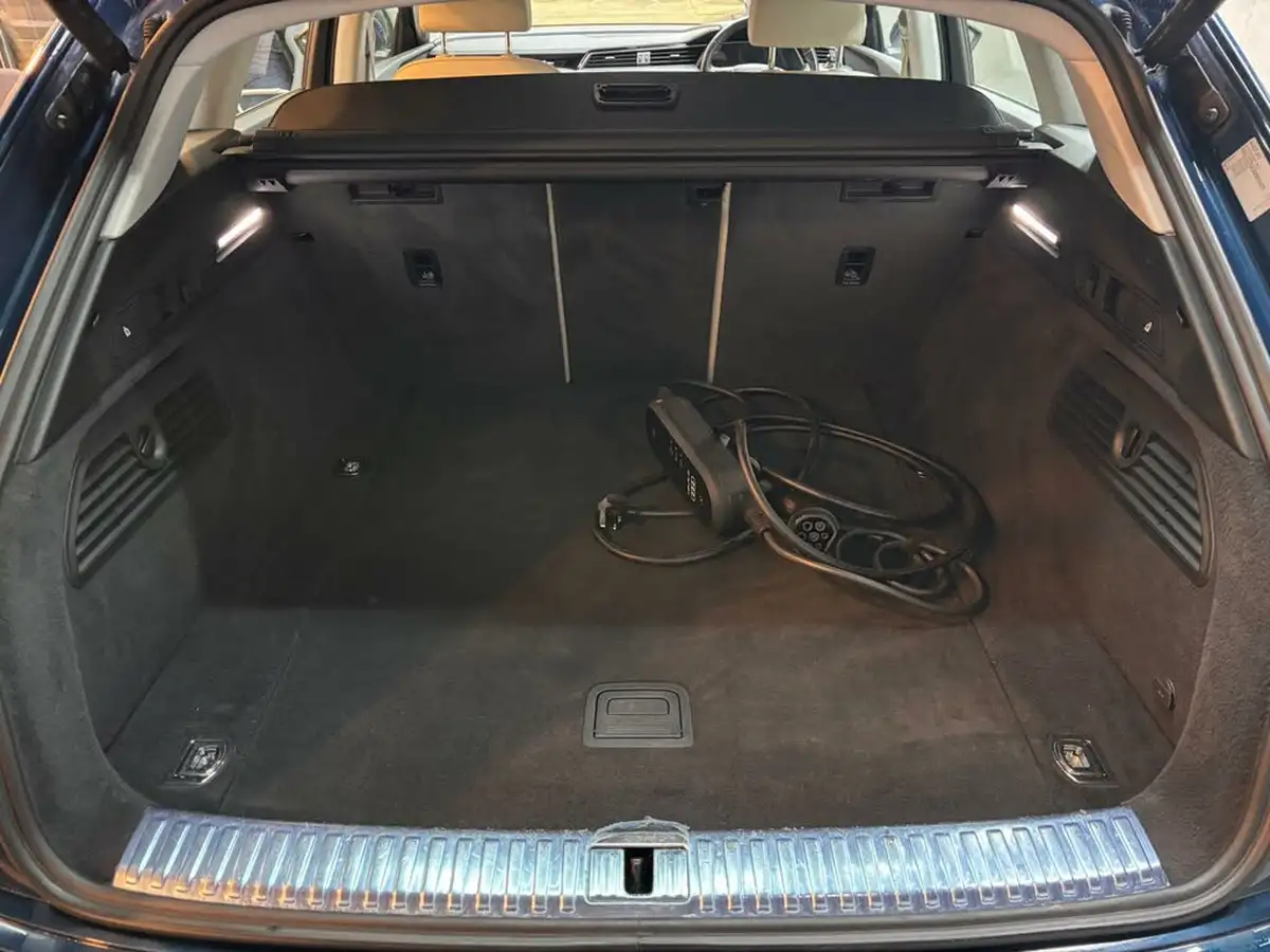 2021-audi-e-tron-50e-technik-station-wagon-big-35