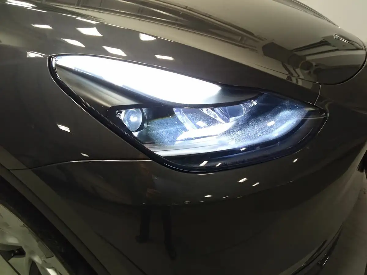 2022-tesla-model-y-e-long-range-big-6