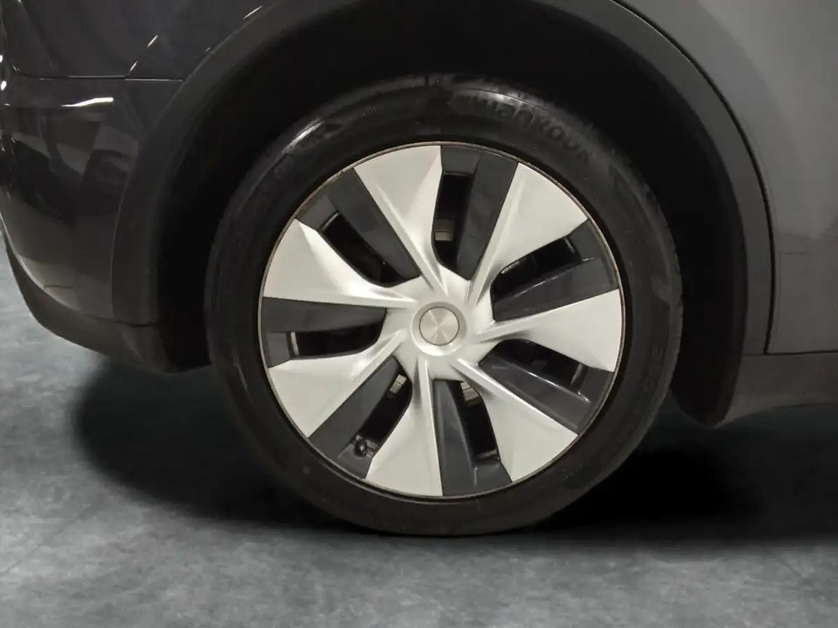 2022-tesla-model-y-e-long-range-big-34