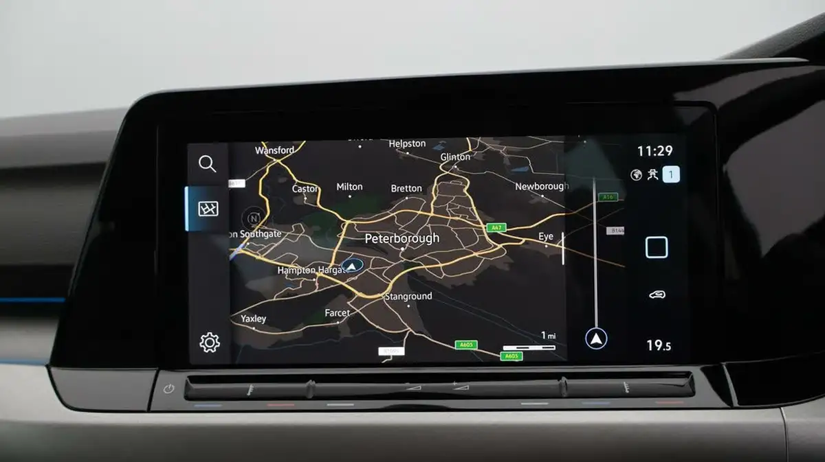 2022-volkswagen-golf-20tdi-life-hatchback-big-11