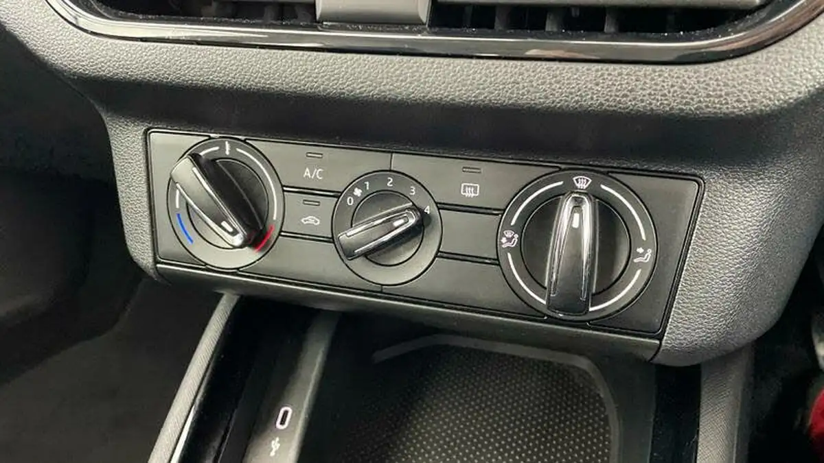 2022-skoda-kamiq-10-tsi-se-109ps-big-13