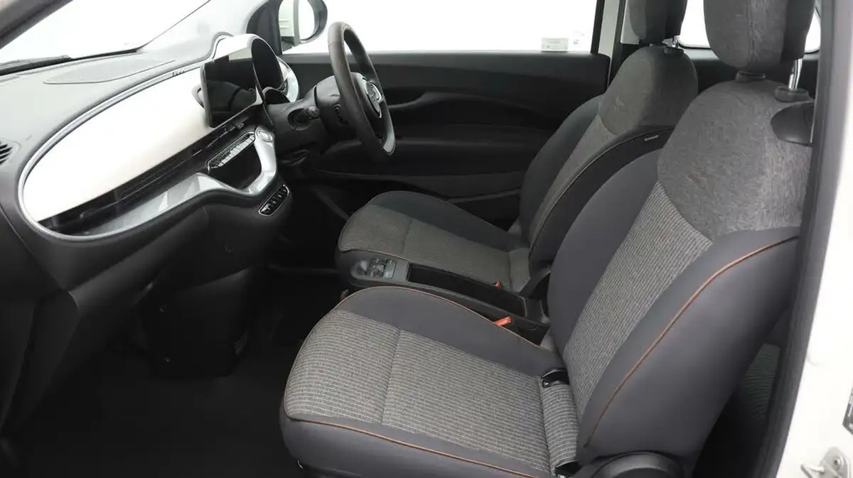 2021-fiat-500-e-icon-big-13