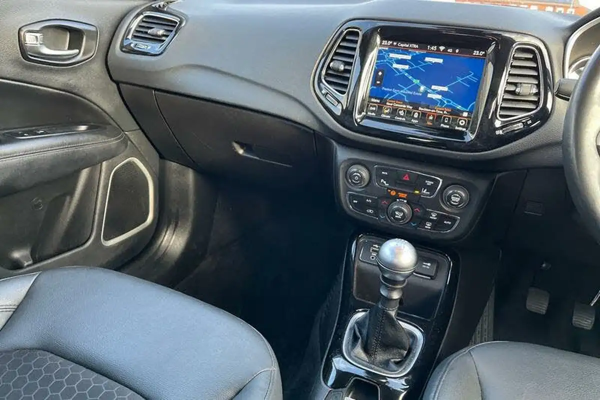 2021-jeep-compass-14-multiair-ii-night-eagle-big-13