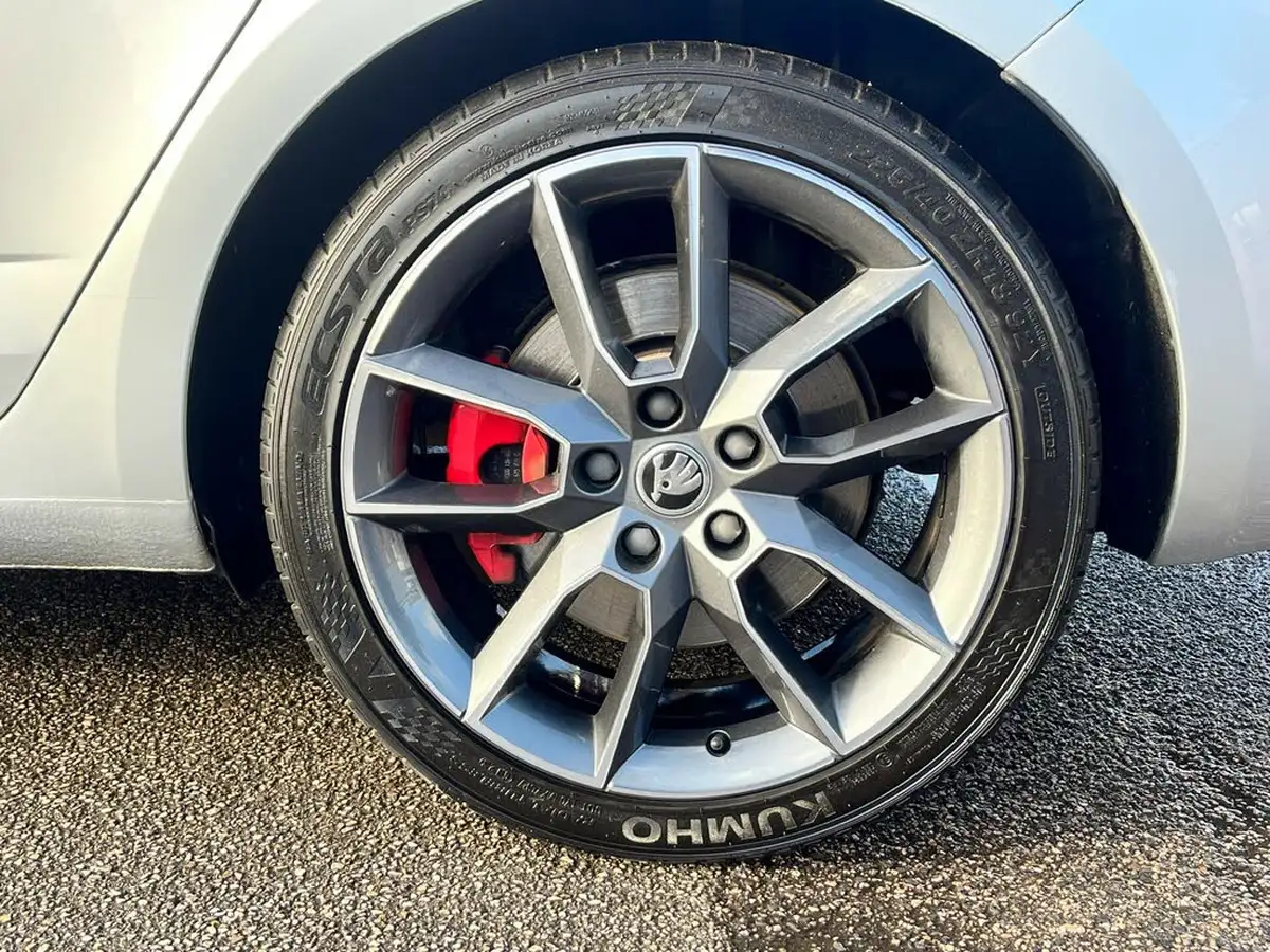 2019-skoda-octavia-20-tsi-vrs-hatchback-big-12