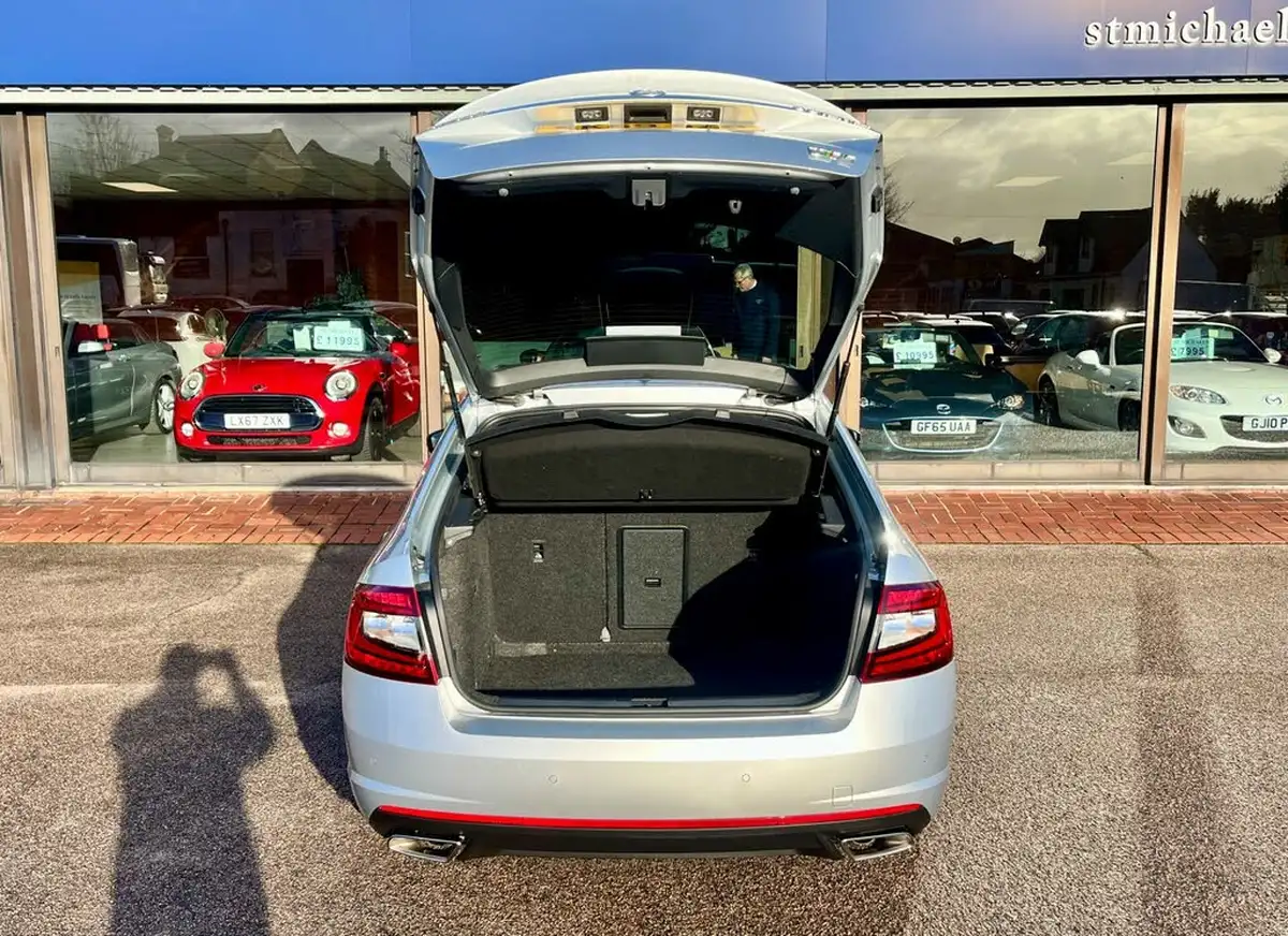 2019-skoda-octavia-20-tsi-vrs-hatchback-big-59