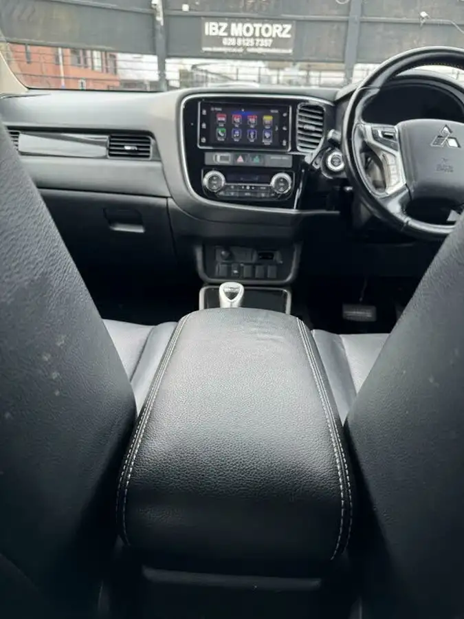 2018-mitsubishi-outlander-20-juro-phev-big-24