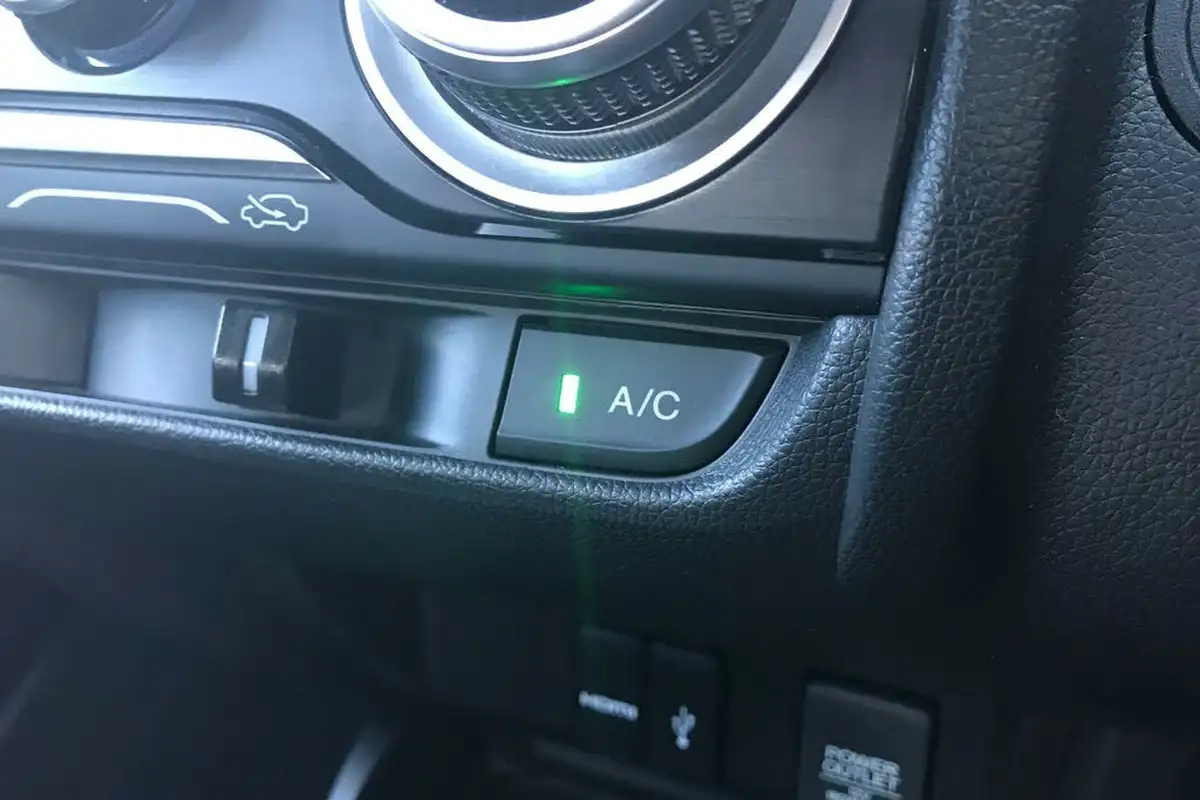 2017-honda-jazz-13-i-vtec-se-cvt-big-19