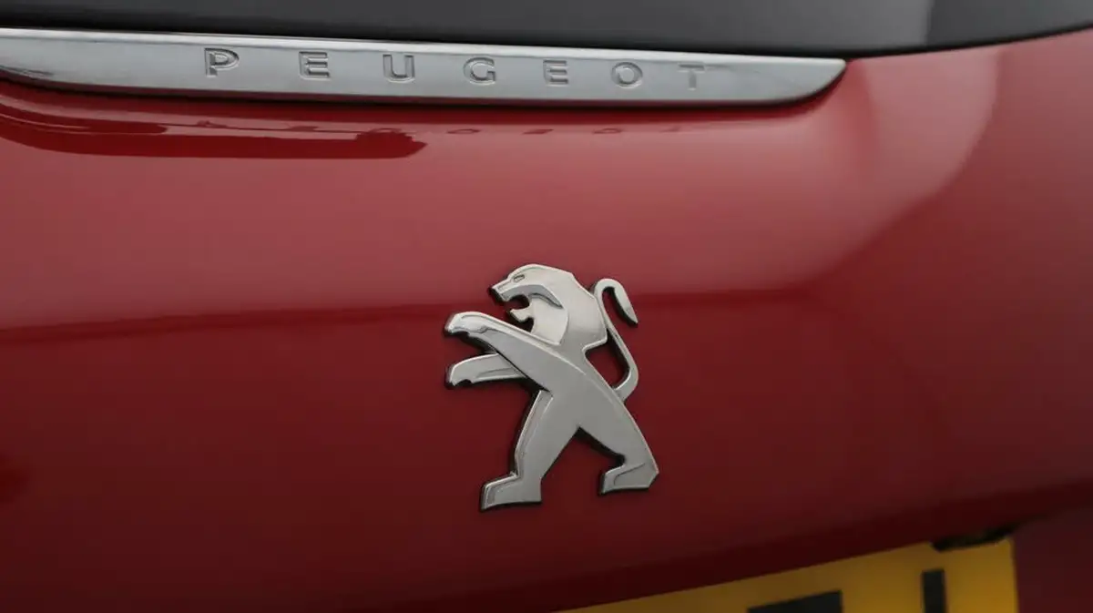 2019-peugeot-208-15-bluehdi-tech-edition-big-22