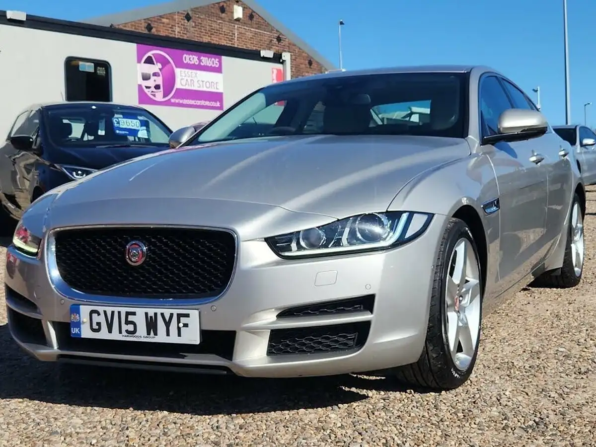 2015-jaguar-xe-20td-portfolio-180ps-auto-big-7