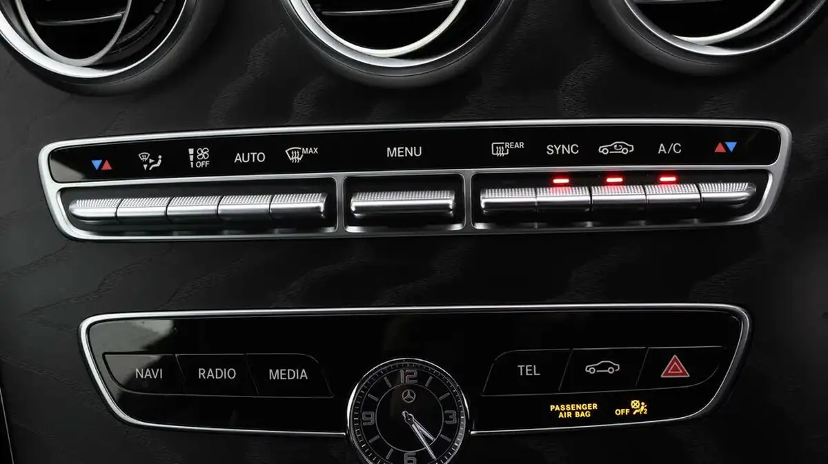 2020-mercedes-benz-c-class-20d-c300d-amg-line-244ps-coupe-2d-big-11