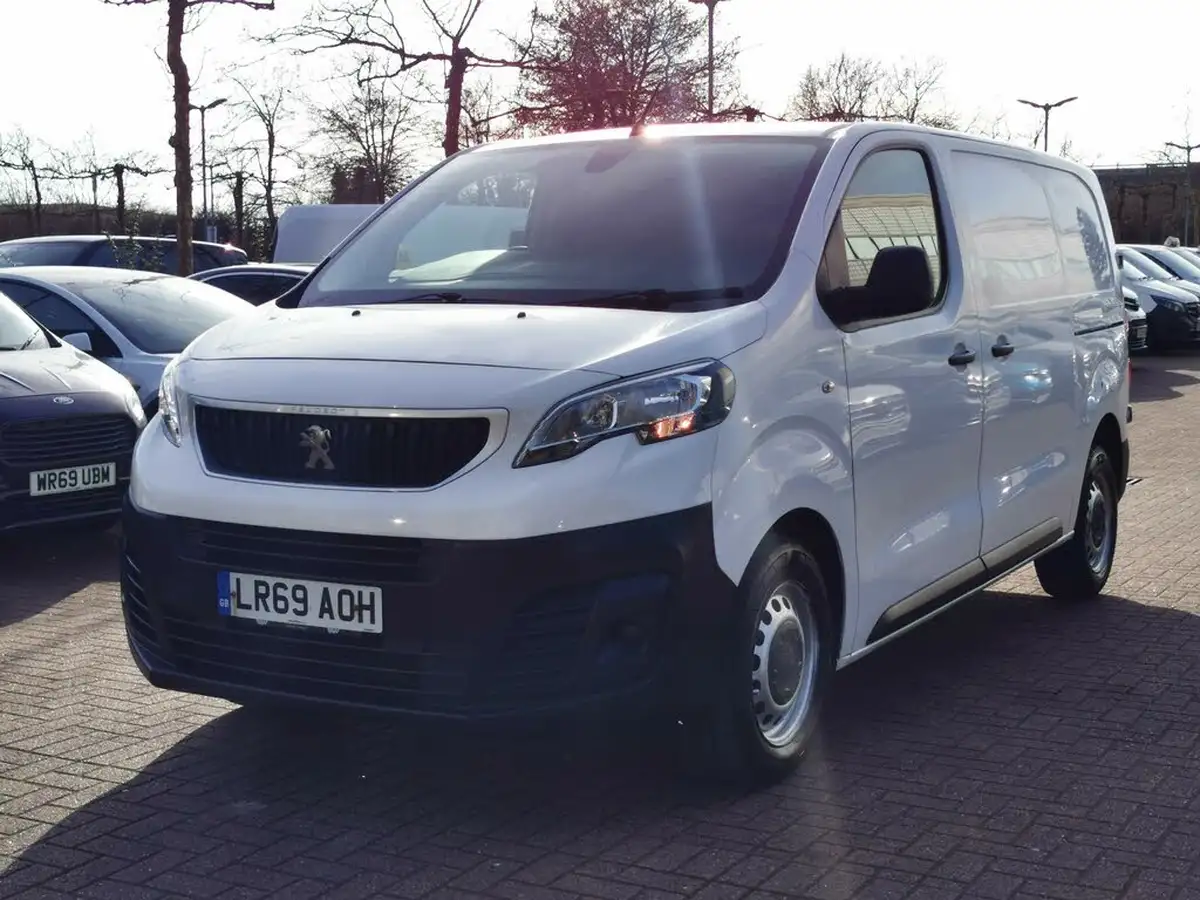 2019-peugeot-expert-20-bluehdi-professional-standard-1400-20bluehdi-eu6-crew-big-2