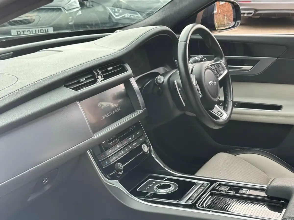 2020-jaguar-xf-20td-r-sport-180ps-ss-sportbrake-5d-auto-big-24