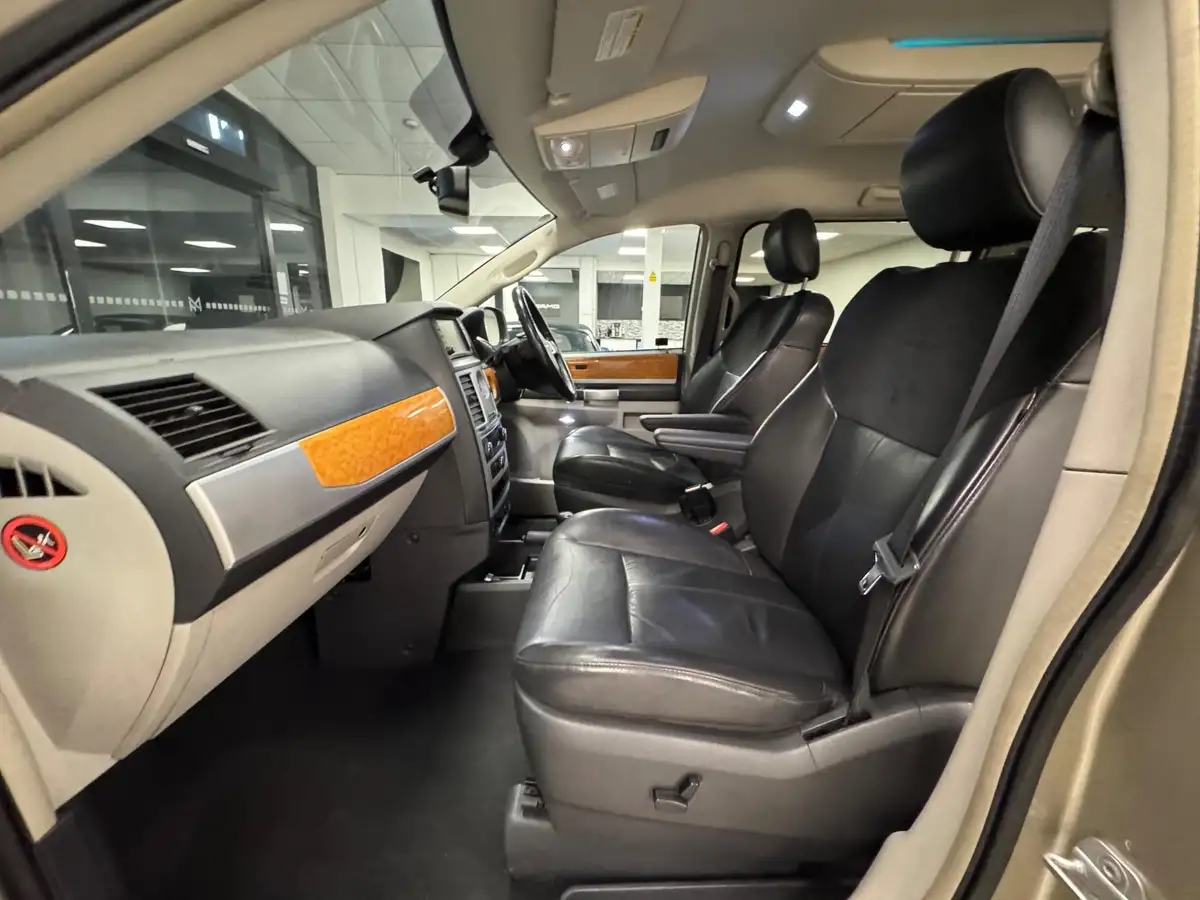 2009-chrysler-grand-voyager-28td-limited-big-23