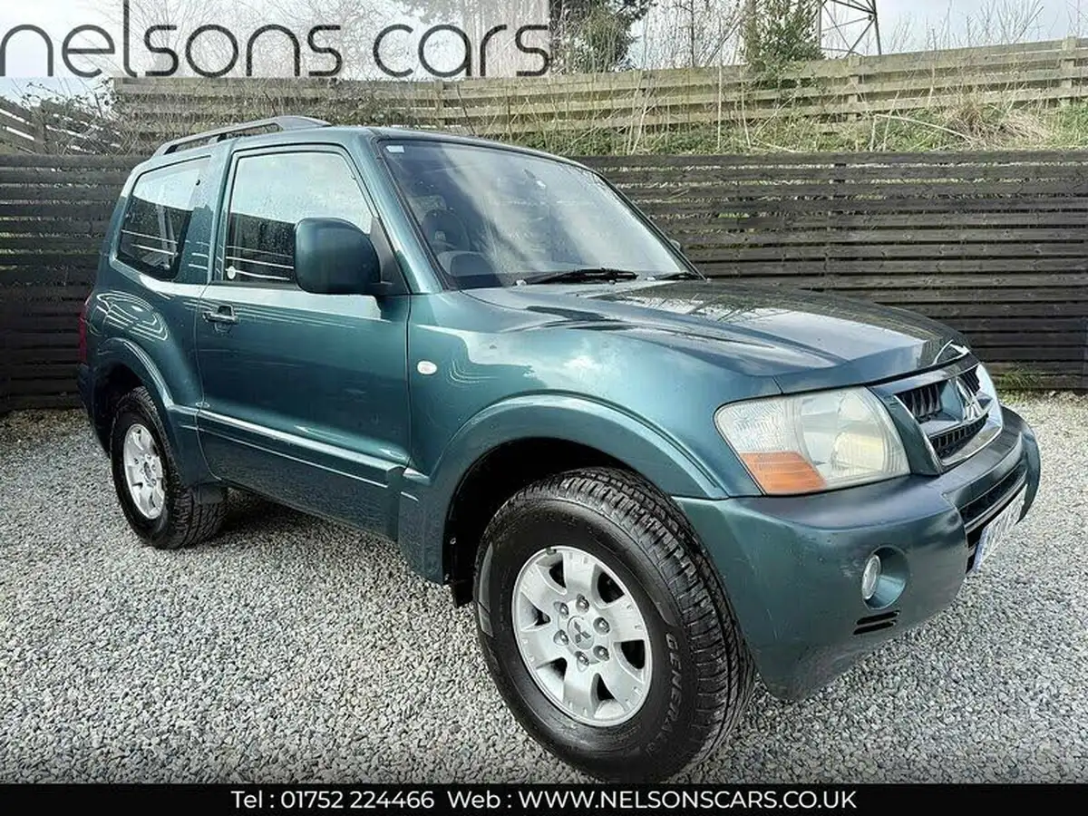2004-mitsubishi-shogun-32td-equippe-swb-di-d-big-0