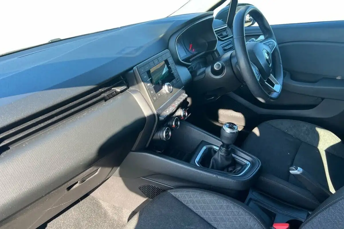 2020-renault-clio-10-sce-play-75bhp-big-8
