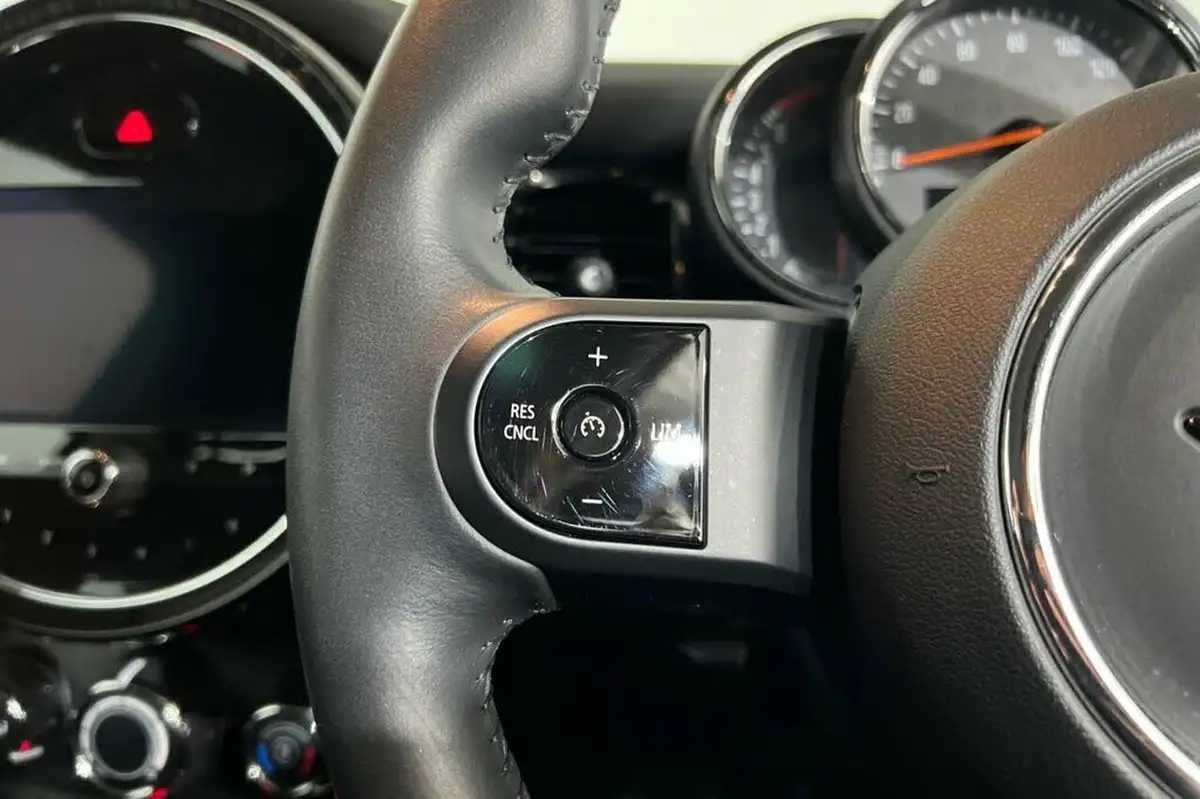 2021-mini-cooper-15-cooper-classic-hatchback-3d-big-25