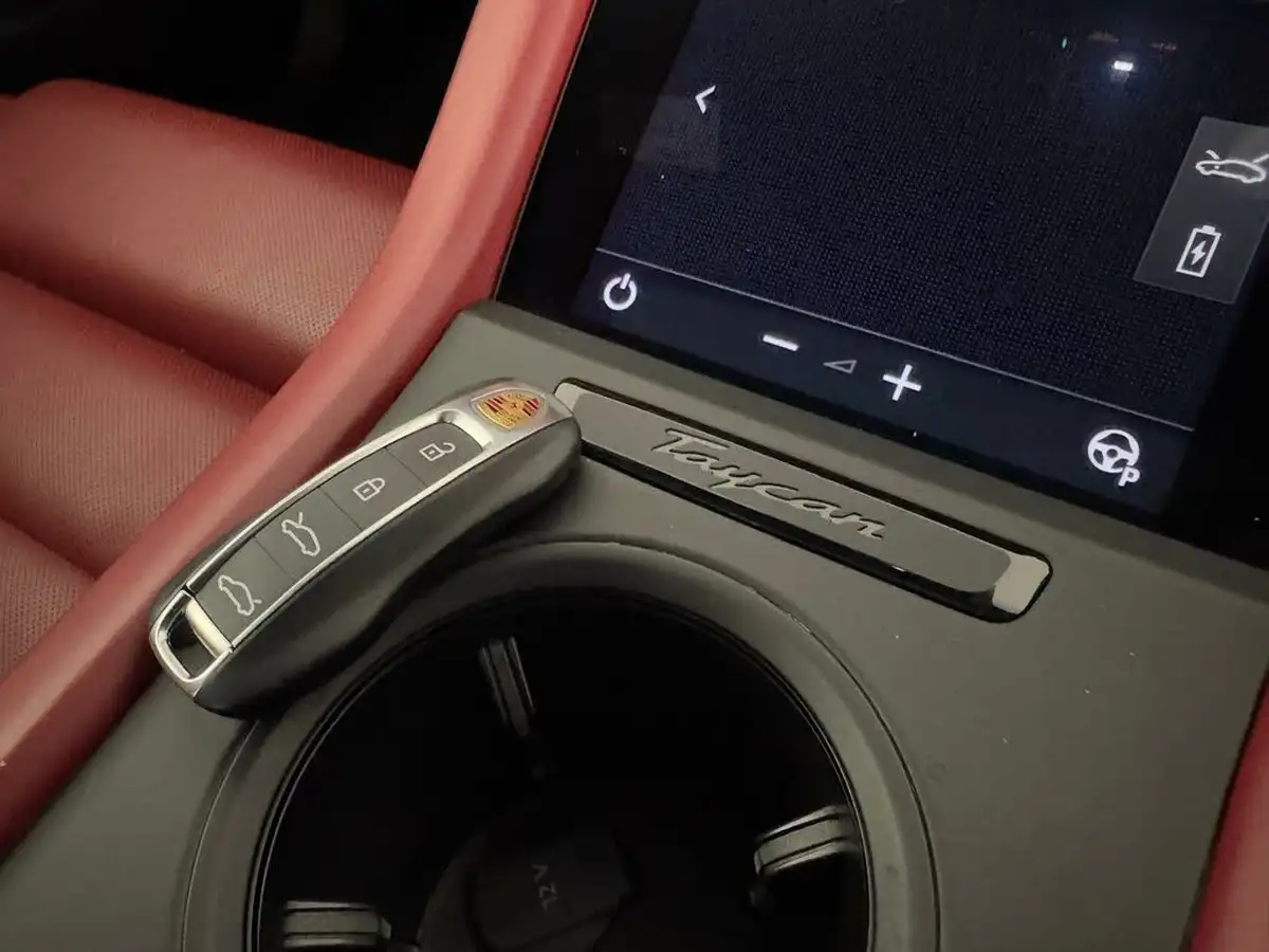 2021-porsche-taycan-e-4s-571ps-performance-battery-plus-big-37