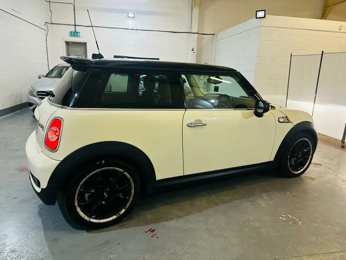 2011-mini-cooper-16-cooper-s-hatchback-3d-big-47