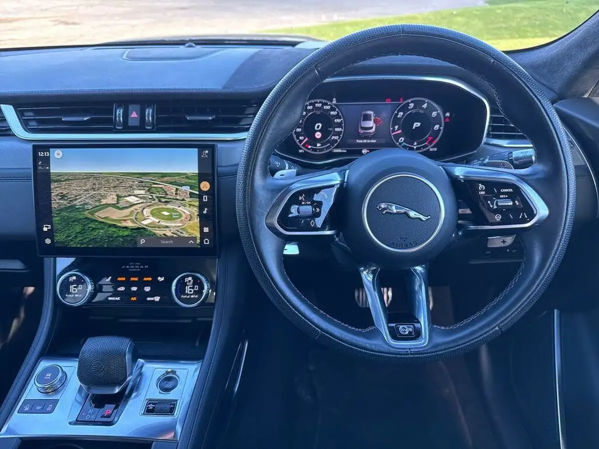 2021-jaguar-f-pace-50-v8-svr-big-35