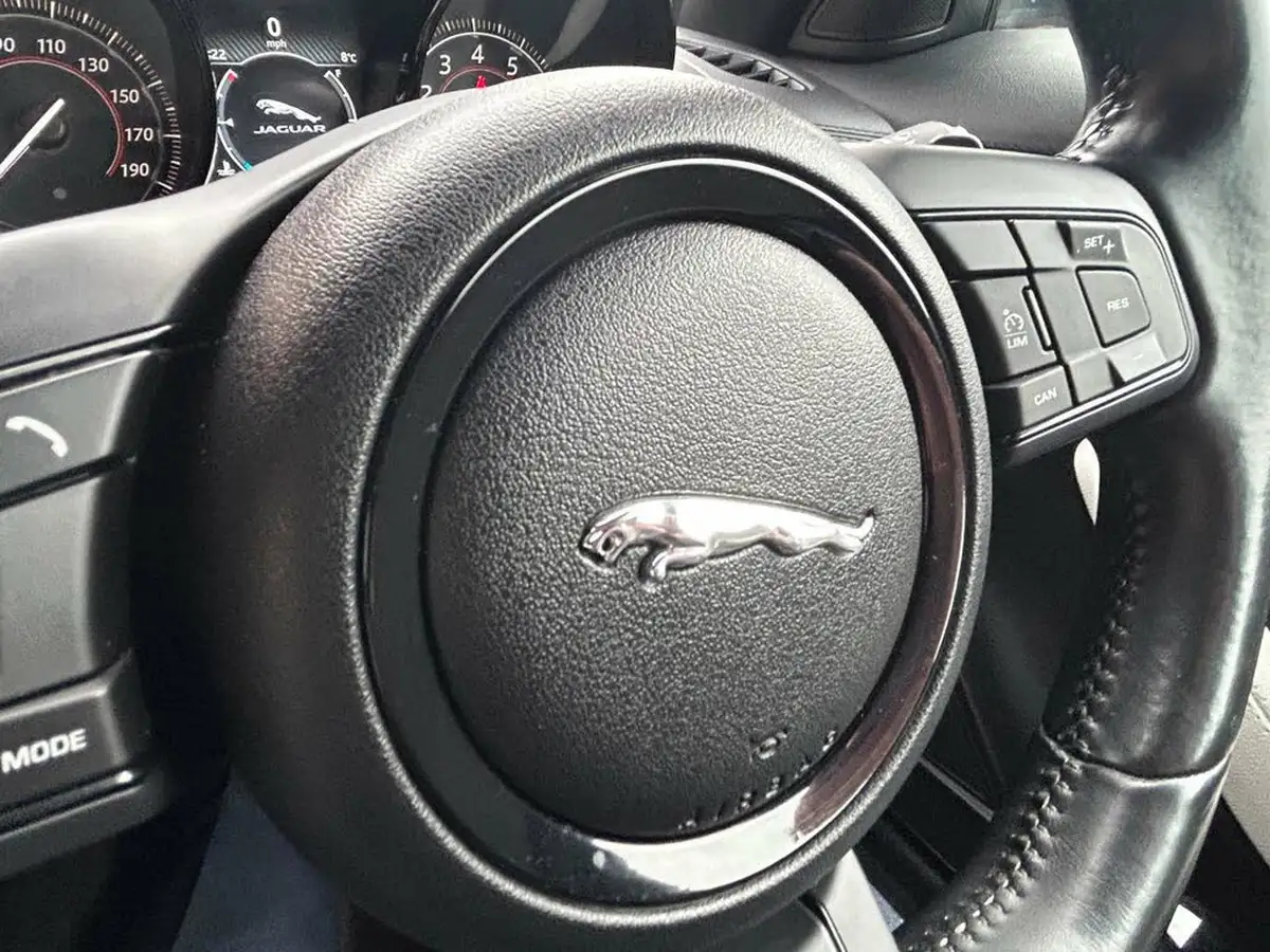 2015-jaguar-f-type-30-s-coupe-quickshift-big-38
