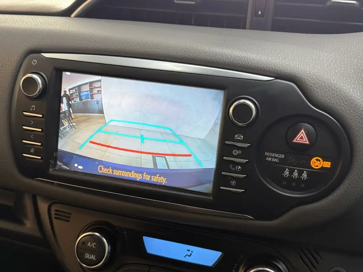 2018-toyota-yaris-15-vvt-i-icon-tech-hybrid-big-28