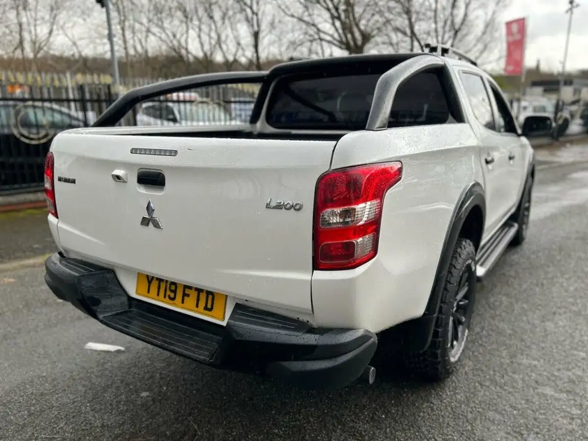 2019-mitsubishi-l200-24di-d-barbarian-black-hardtop-auto-big-20