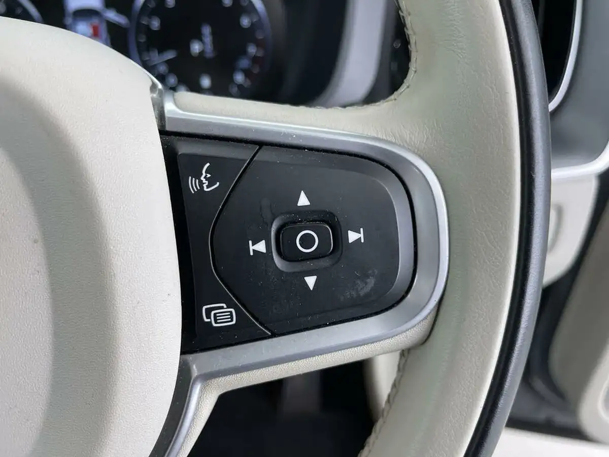 2020-volvo-xc60-20-b5-momentum-big-50