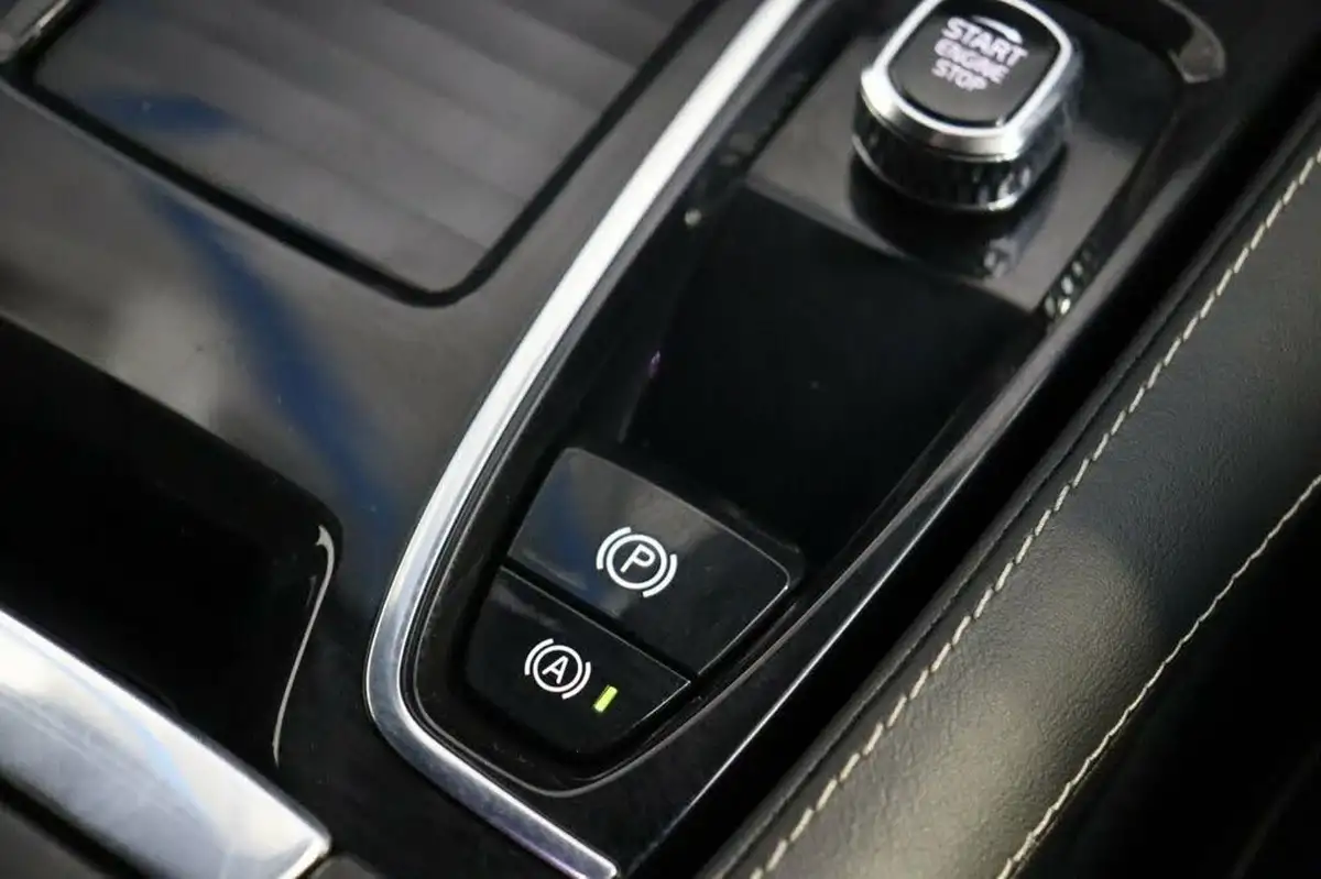 2021-volvo-v60-20-t6-r-design-350bhp-plug-in-hybrid-big-32