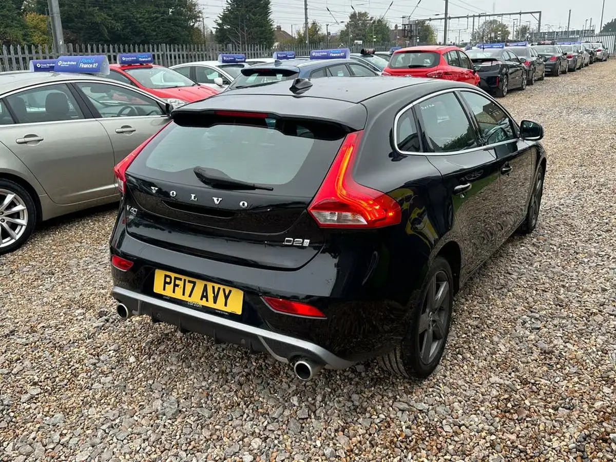 2017-volvo-v40-20td-d2-r-design-nav-plus-big-17