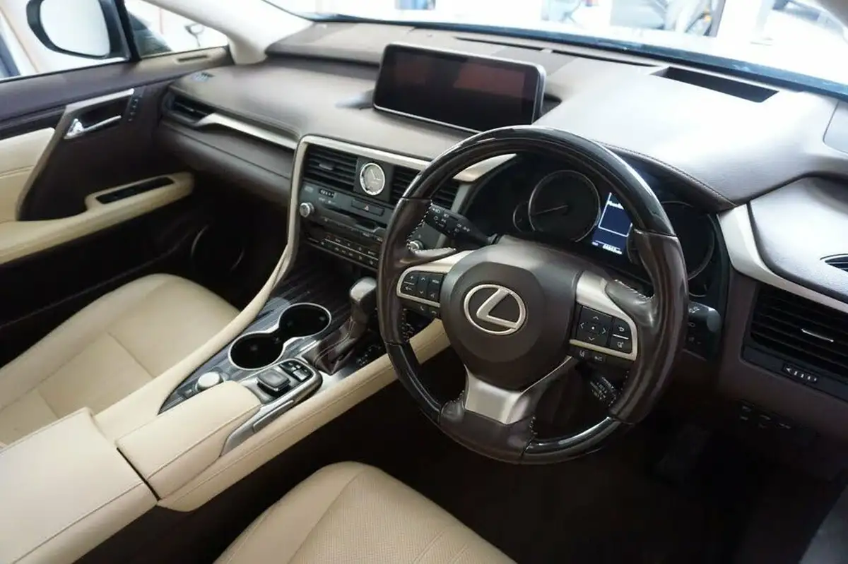 2019-lexus-rx-450h-35-takumi-big-18