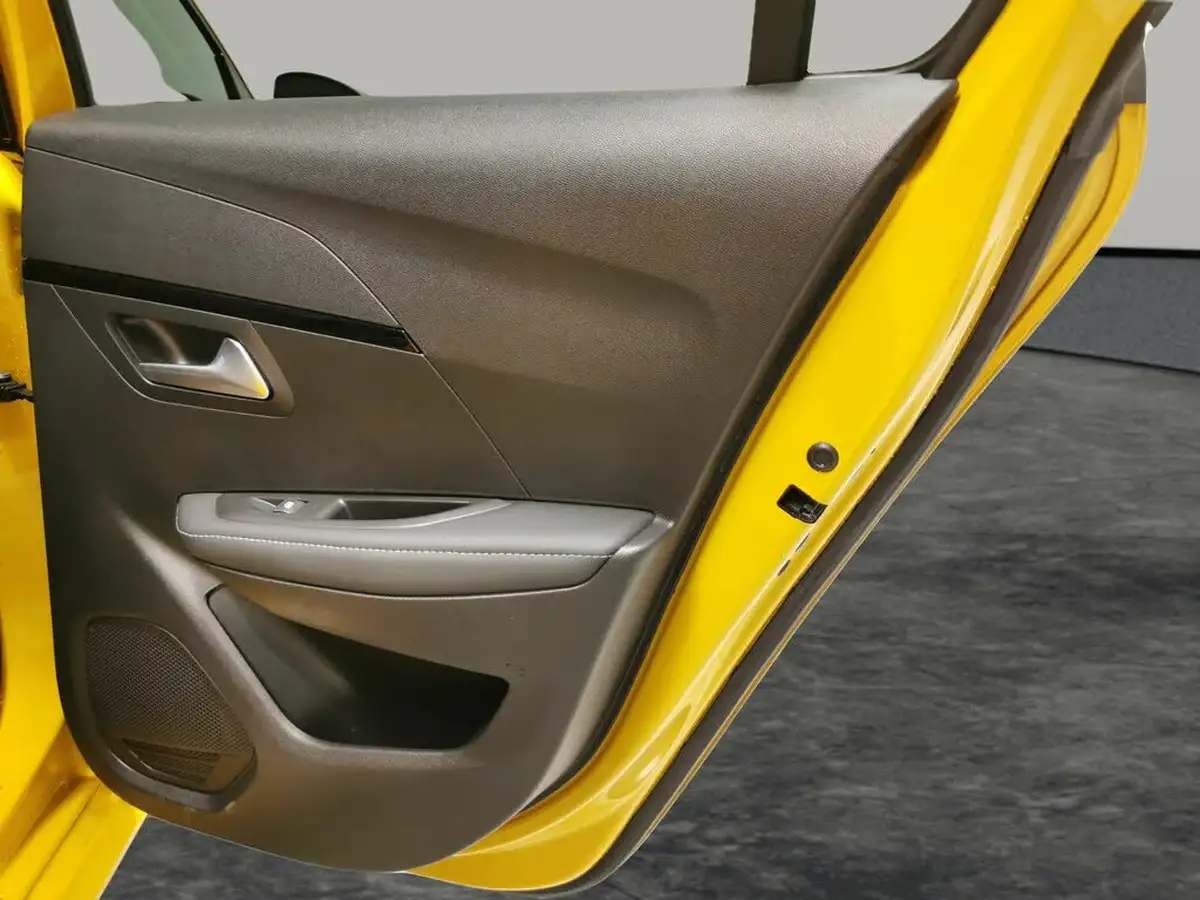 2022-peugeot-208-12-puretech-allure-premium-100bhp-eat8-big-32
