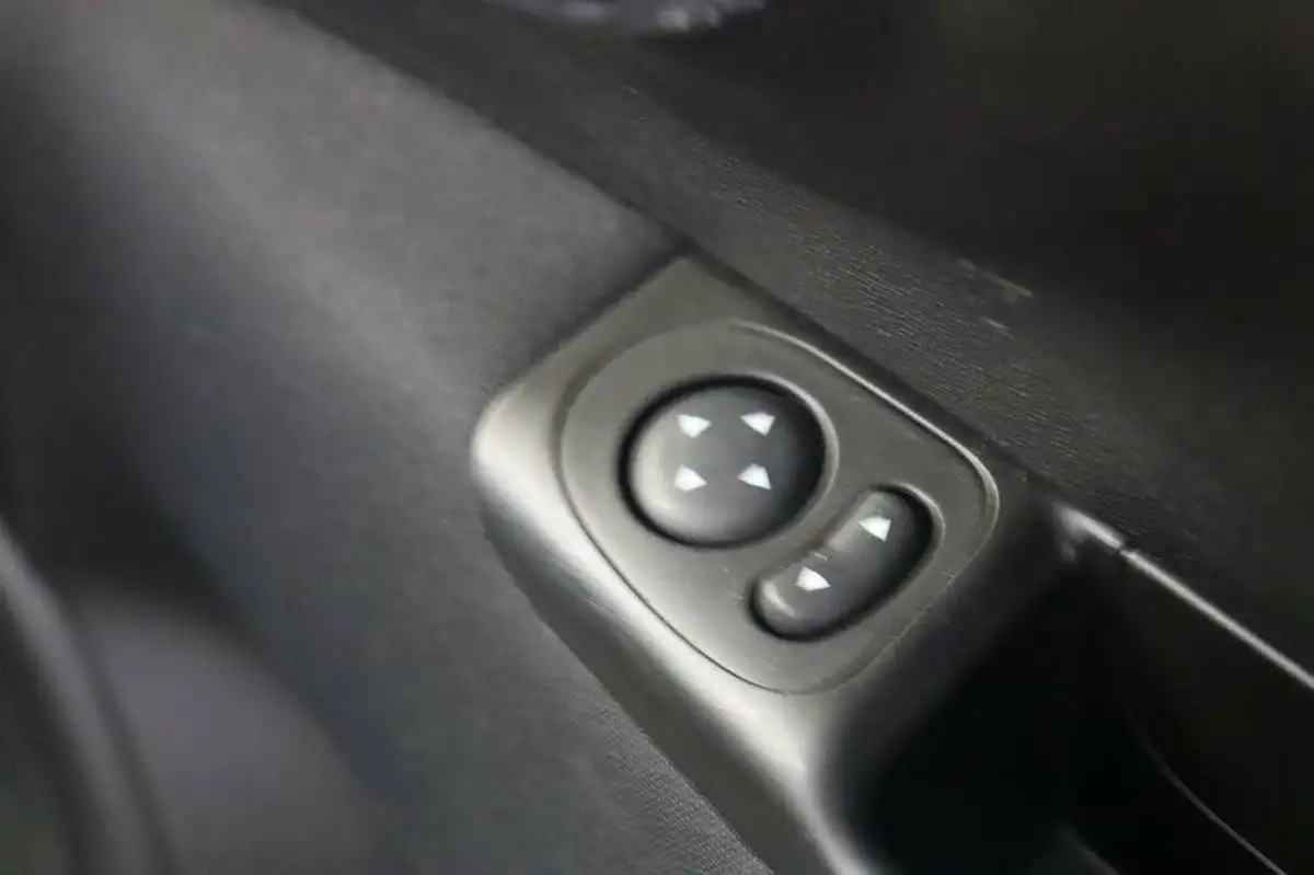 2021-fiat-500c-10-lounge-big-15